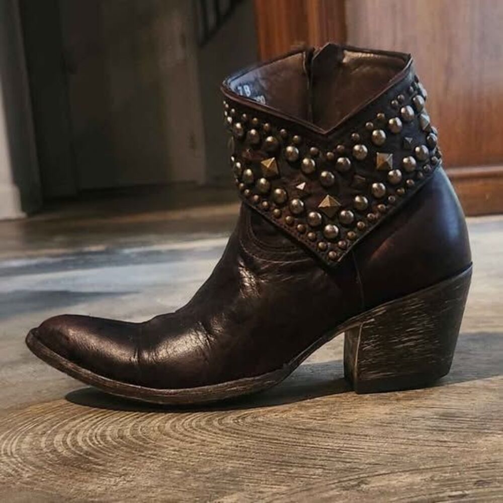 Old Gringo Mini Belinda Boots with studded accents. Sz 7B brown distressed look!